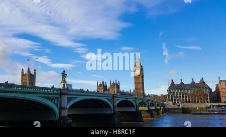 Westminster, Londra, Regno Unito. Xvi Nov, 2016. La mattina presto autunno sunshines sul Big Ben Credito: Dinendra Haria/Alamy Live News Foto Stock