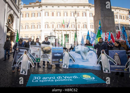 Roma, Italia. Xvi Nov, 2016. premere il tasto conferenza dal titolo "30 anni della nascita di Giuseppe Verdi. Presentazionein Piazza Montecitorio un documento/libro che parla delle conquiste fatte in Parlamento, le vecchie battaglie e reso di nuovo per l'Italia" Credito: Andrea Ronchini/Alamy Live News Foto Stock