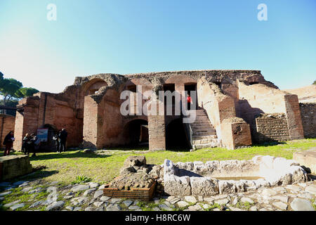 Roma, Italia. Xvi Nov, 2016. Foto scattata il 9 novembre 16, 2016 mostra il sito archeologico del Circo Massimo di Roma, Italia. L antico romano chariot racing stadium di Circo Massimo sarà riaperto al pubblico il 9 novembre 17, 2016 dopo il suo restauro. Credito: Jin Yu/Xinhua/Alamy Live News Foto Stock