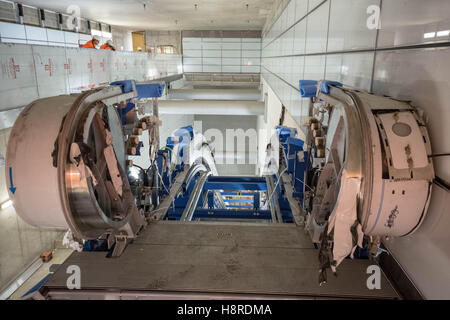 Londra, Regno Unito. 16 Novembre, 2016. Crossrail prosegue la costruzione. Stazione di Tottenham Court Road. Escalator principale albero è installato Credito: Guy Corbishley/Alamy Live News Foto Stock