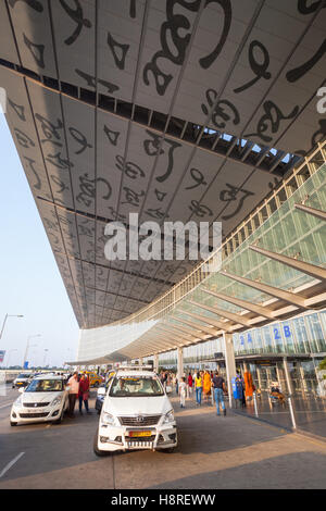 Netaji Subhas Chandra Bose International Airport, Kolkata (Calcutta), India esterno mediante ingresso partenze Foto Stock