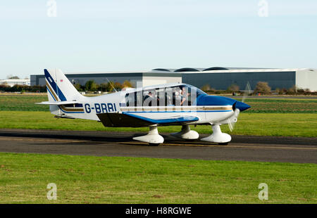 Robin DR400-180 Regent a Wellesbourne Airfield, Warwickshire, Regno Unito (G-BRBL) Foto Stock