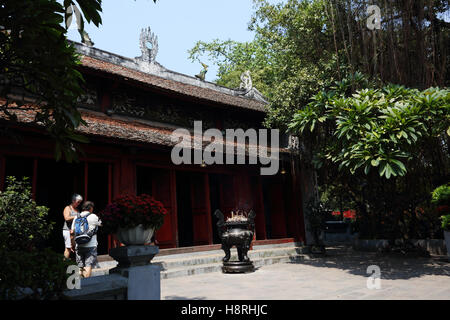 Tempio della montagna di Giada - Den Ngoc Son (Vietnamita) nel lago Hoan Kiem Hanoi. Foto Stock