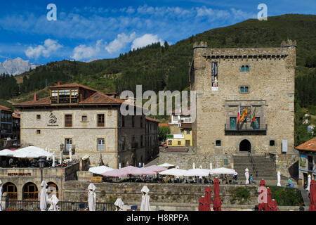 Torre del Infantado a Potes, Cantabria, Spagna, Europa Foto Stock