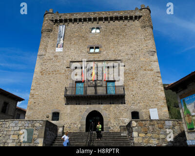 Torre del Infantado a Potes, Cantabria, Spagna, Europa Foto Stock