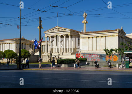 L'Accademia di Atene il Panepistimiou street a Atene, Grecia Foto Stock