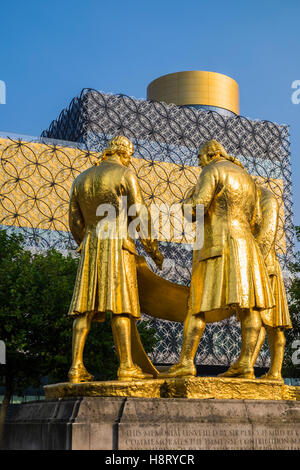 Il Golden Boys, Centenary Square, Birmingham, West Midlands, England, Regno Unito Foto Stock