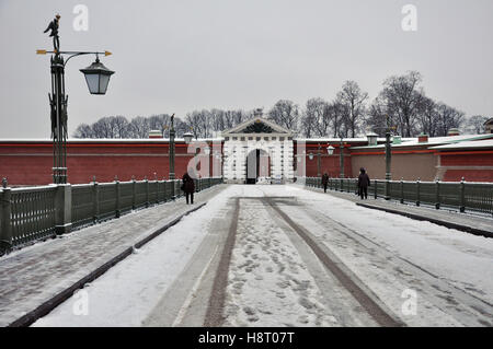 La fortezza di Pietro e Paolo sulla isola di lepre a San Pietroburgo Foto Stock