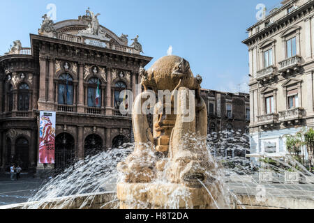 Piazza Bellini, Teatro Bellini di Catania, Sicilia, Italia Foto Stock