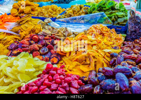 Il dolce e la frutta secca in stallo del mercato Carmel, Tel Aviv, Israele. Foto Stock