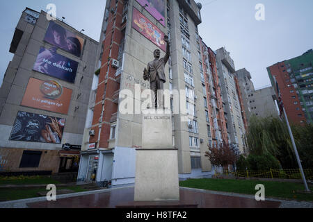 Bill Clinton statua su Bill Clinton Boulevard in Kosovo la città capitale di Pristina. Foto Stock