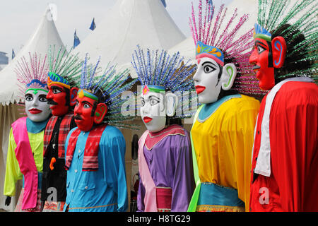 Ondel-ondel, un tradizionale bambola grande da Betawi cultura a Jakarta. Foto Stock
