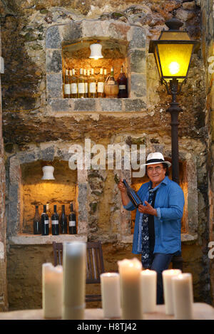 Il cantante italiano Al Bano, ritratto nella cantina della sua casa colonica Tenute Al Bano Carrisi, Cellino San Marco (BR), Italia, Giugno Foto Stock