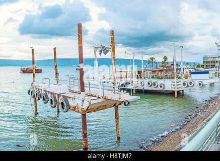 Il vecchio arrugginito cantieri navali presso la banca del lago Kinneret, Tiberias, Israele. Foto Stock