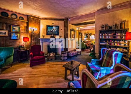 Lounge per gli ospiti del Romantik Hotel Villa Novecento Courmayeur Foto Stock