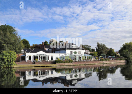 Il Waveney House Hotel sulle rive del fiume Waveney in Beccles sul & Norfolk Broads Suffolk Foto Stock