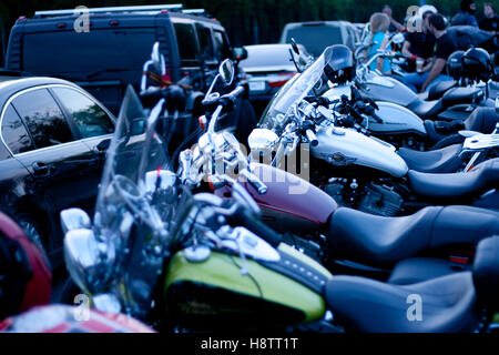 Mosca, Russia - Ottobre 6, 2013: moto parcheggiate in fila sulla piattaforma di osservazione Vorobyovy Gory vicino a Mosca membro Universit Foto Stock