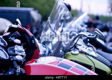 Mosca, Russia - Ottobre 6, 2013: moto parcheggiate in fila sulla piattaforma di osservazione Vorobyovy Gory vicino a Mosca membro Universit Foto Stock