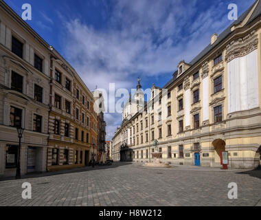 Breslavia Universitaet und Fechterbrunnen in der Altstadt - Breslau, l'università e la spada bene nella città vecchia Foto Stock