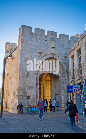 La vista sulla Porta di Jaffa dalla città interna Foto Stock