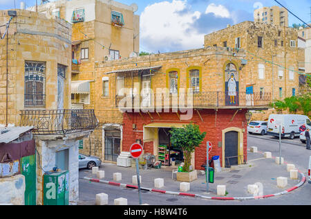 I vecchi edifici in pietra di Wadi Nisnas quartiere arabo Foto Stock