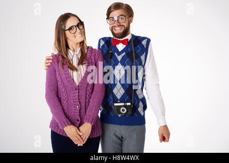 Sorridente e volti felici di geek giovane Foto Stock