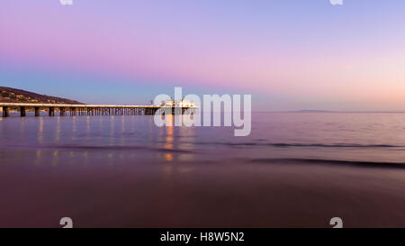 Tramonto a Malibu Pier, California USA Foto Stock