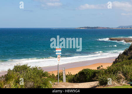 Guardando verso il basso sulla spiaggia Turimetta, vicino warriewood , che è quella di Sydney la famosa Northern Beaches, Nuovo Galles del Sud, Australia Foto Stock