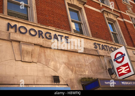 Moorgate la Stazione della Metropolitana di domenica, London, Regno Unito Foto Stock