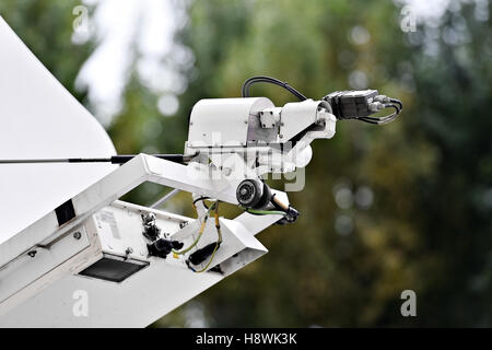 Dettaglio whot con una raccolta di notizie via satellite antenna su un furgone Foto Stock