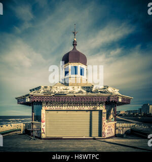 Chiuso gelateria su North Pier di Blackpool, Lancashire, Regno Unito. Foto Stock