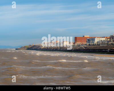 A nord il lungomare di Blackpool, Lancashire, Regno Unito. Foto Stock