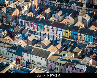 Righe colorate di pensioni e B&B, Blackpool, Lancashire, Regno Unito. Blackpool, Lancashire, Regno Unito. Foto Stock