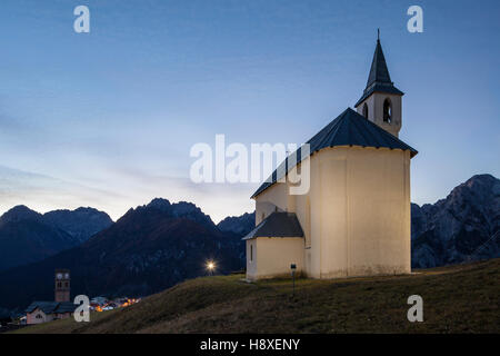 Autunno alba in Danta di Cadore, Dolomiti, Italia. Foto Stock