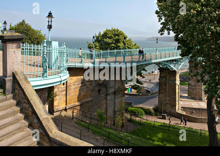 L'estremità nord del Ponte Spa a Scarborough, Regno Unito il ponte aperto nel 1827 Foto Stock