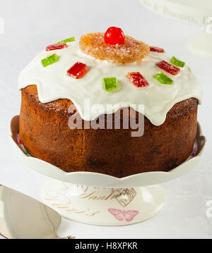 Torta di Natale tipico peperoncino, chiamato Pan de Pascua fatta con spezie, frutta secca e uvetta. Foto Stock