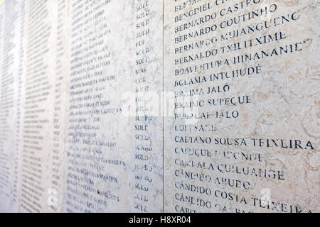 Nomi dei militari portoghesi caduti in Africa guerra coloniale (1961-1974). Monumento aos Combatentes do Ultramar. Foto Stock