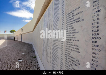 Nomi dei militari portoghesi caduti in Africa guerra coloniale (1961-1974). Monumento aos Combatentes do Ultramar. Foto Stock