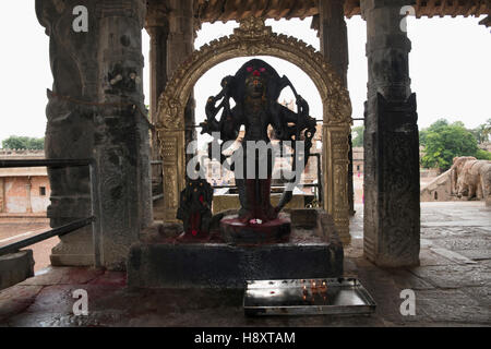 Otto-armati Durga, il tempio di Brihadisvara, Tanjore, Tamil Nadu, India. Foto Stock