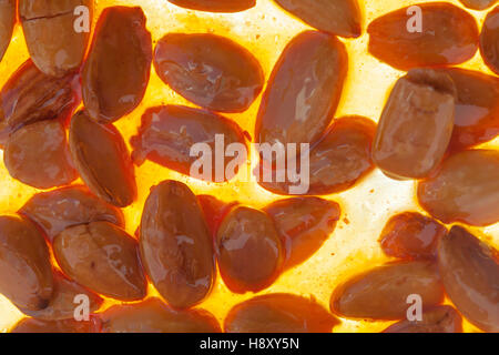 Torrone di marrone o nougatine tutta con mandorle tostate Foto Stock