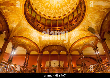 Spagnolo in stile rinascimentale atrio con soffitto a cupola a Flagler College (precedentemente il Ponce de Leon Hotel) in Sant'Agostino, FL. Foto Stock