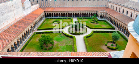 Vista aerea del cortile Cattedrale di Monreale. Sicilia Italia Foto Stock