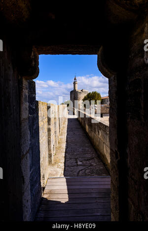 La Tour de Costanza vue des Ramparts Aigues Mortes Camargue Francia 30 Foto Stock