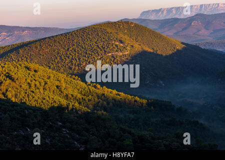 La Vallée de Nans les Pins et Sainte Victoire Var Francia 83 Foto Stock