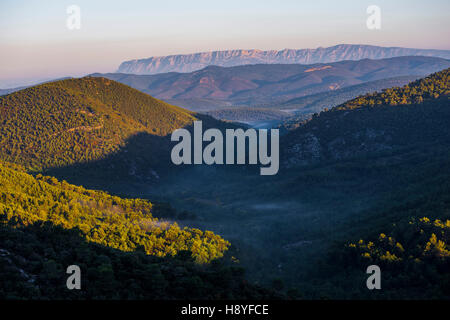 La Vallée de Nans les Pins et Sainte Victoire Var Francia 83 Foto Stock