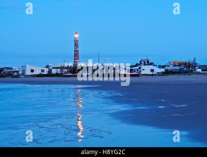 Uruguay, Rocha Dipartimento, Cabo polonio, vista sulla spiaggia verso il faro. Foto Stock