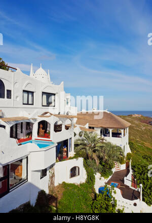 Uruguay Maldonado Department Punta Ballena Vista del Casapueblo hotel museo e galleria d'arte di un artista Carlos Paez Vilaro. Foto Stock