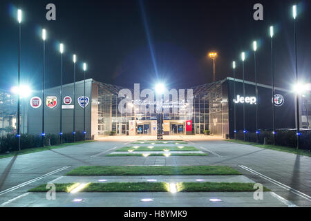 Vista notturna di Mirafiori Motorvillage di Torino. Novembre 2016 Foto Stock