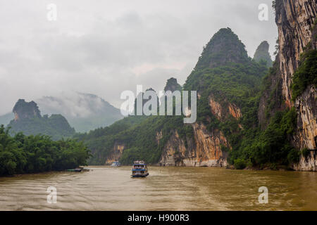 Crociera in barca sul fiume Li, nel Guangxi Zhuang, Cina Foto Stock