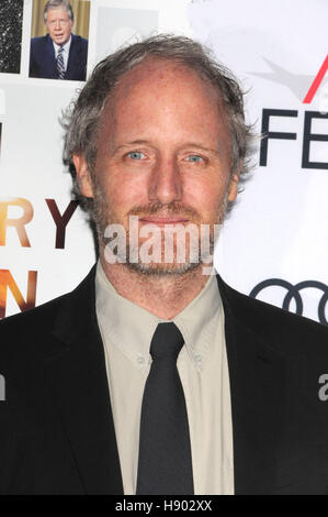 Los Angeles, California, USA. Xvi Nov, 2016. Direttore Mike Mills all'AFI Film Festival omaggio a Annette Bening Screening Gala ''xx secolo Donna" tenutosi presso la leva TCL Chinese Theatre, Hollywood, CA Credito: Paolo Fenton/ZUMA filo/Alamy Live News Foto Stock